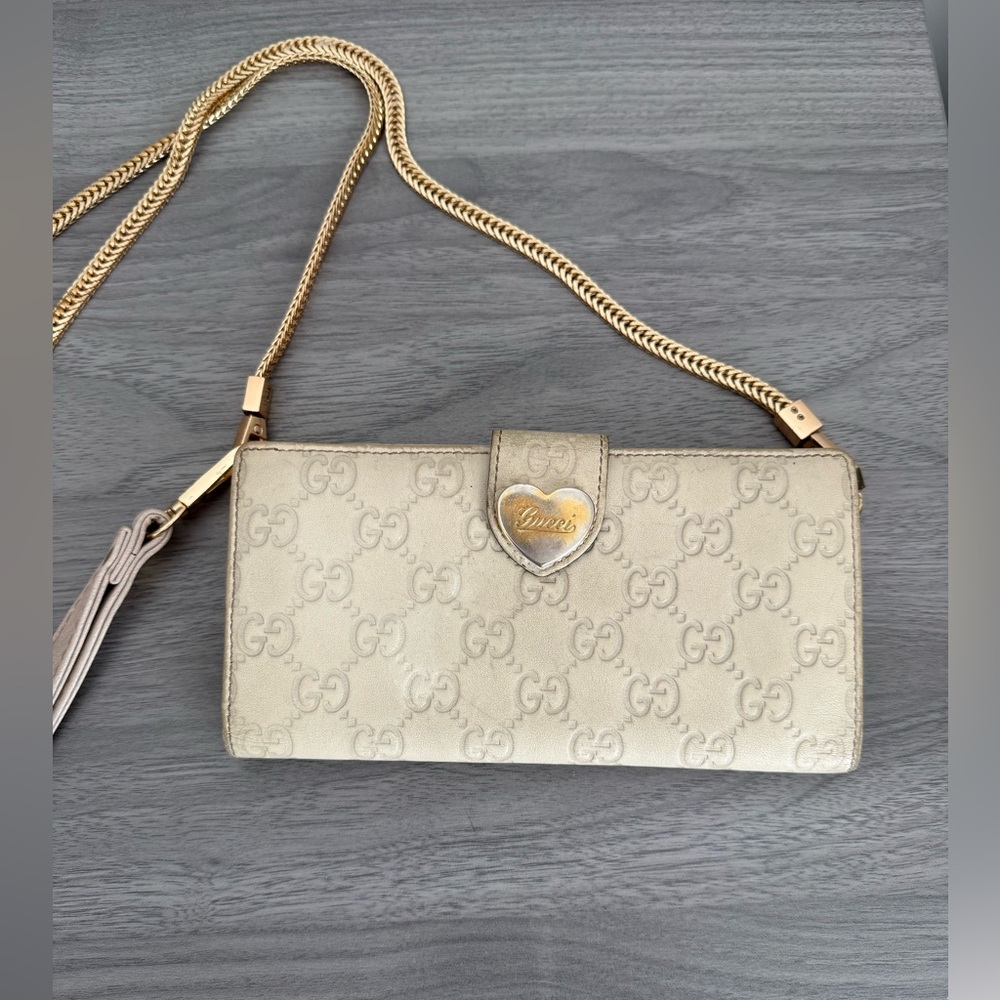 EUC GG Signature Heart Continental Leather Continental Wallet